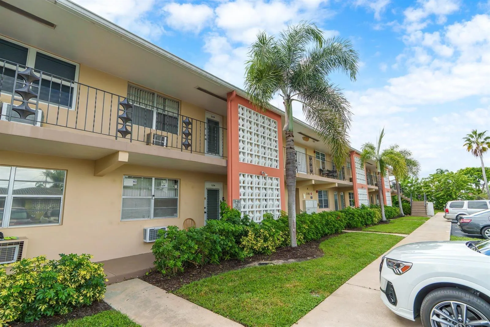 2106 NE 56th Court # 204, Fort Lauderdale, FL 33308