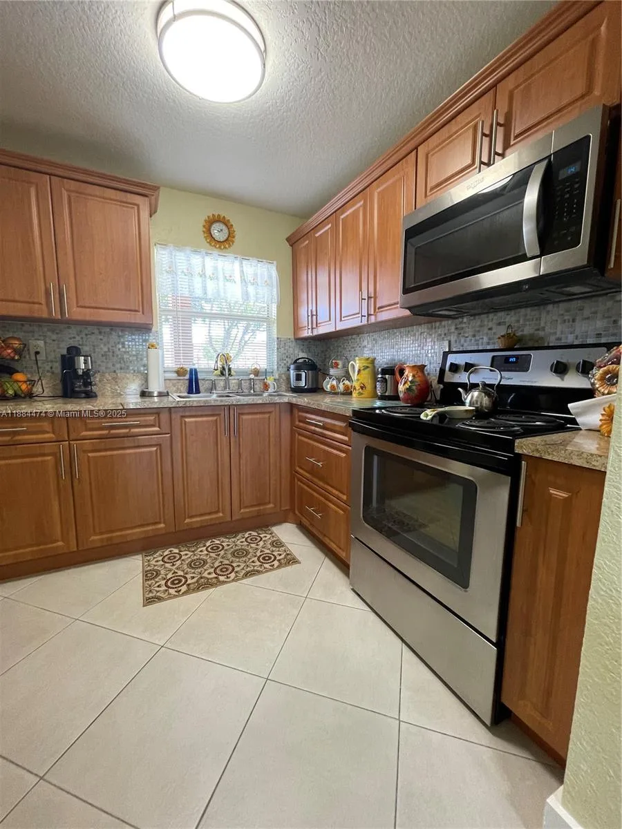 9041 Sunrise Lakes Blvd # 108, Sunrise, FL 33322 photo 2