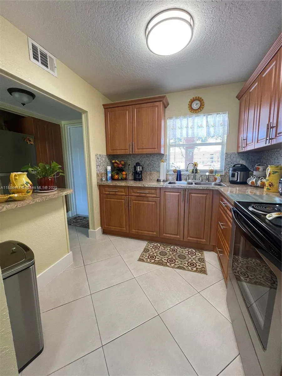 9041 Sunrise Lakes Blvd # 108, Sunrise, FL 33322 photo 4