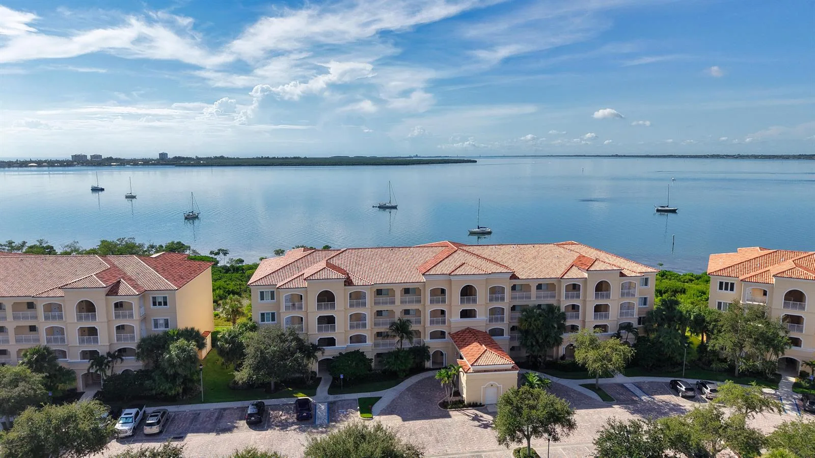 25 HARBOUR ISLE Drive W # 104, Fort Pierce, FL 34949
