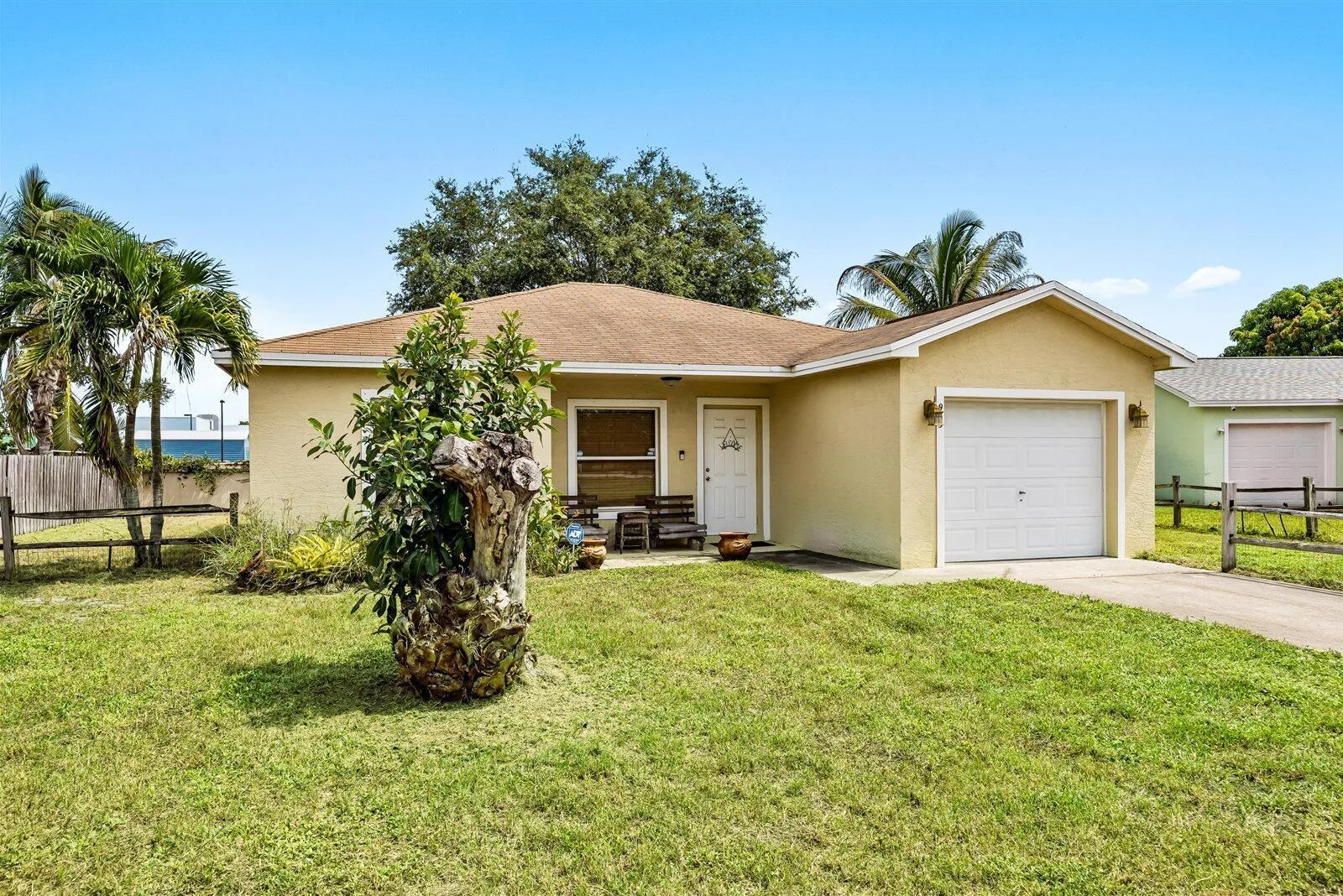 913 SE FORREST PARK Drive, Stuart, FL 34994 photo 3