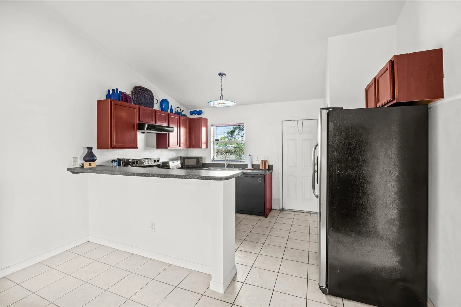 913 SE FORREST PARK Drive, Stuart, FL 34994 photo 9