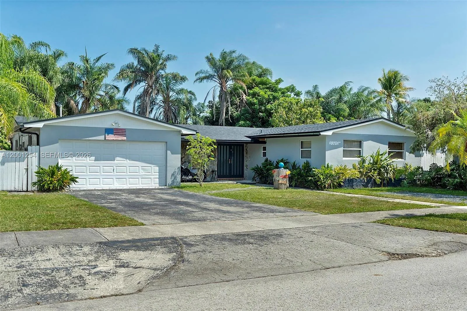 19751 SW 84th Ave, Cutler Bay, FL 33189