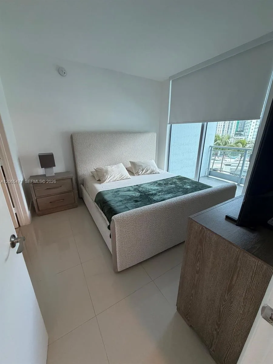 90 SW 3rd St # 1416, Miami, FL 33130 photo 3