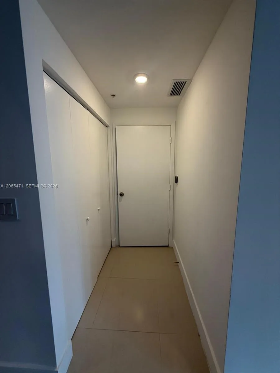 90 SW 3rd St # 1416, Miami, FL 33130 photo 4