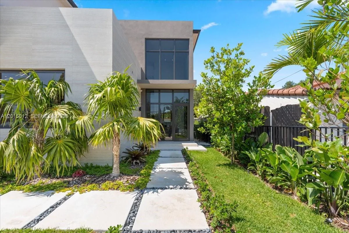2175 SW 25th St, Miami, FL 33133