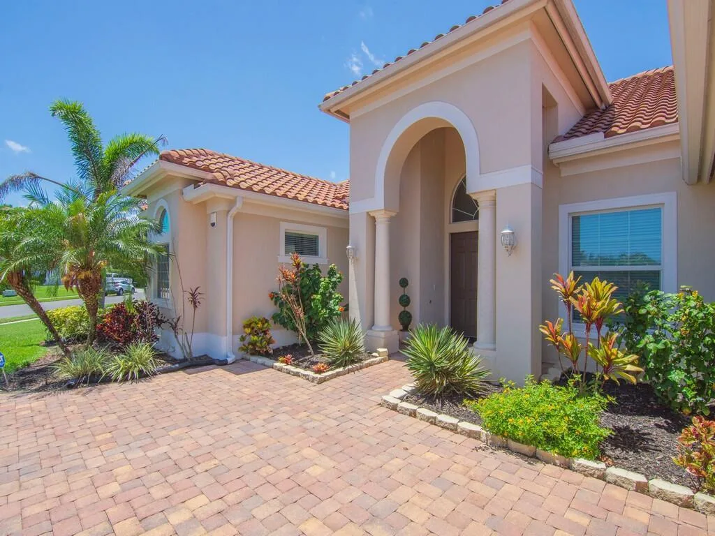 4405 65th Drive, Vero Beach, FL 32967 photo 2