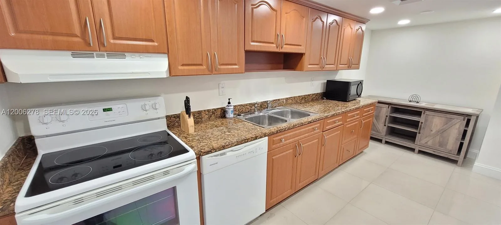 18011 Biscayne Blvd # 402, Aventura, FL 33160 photo 3