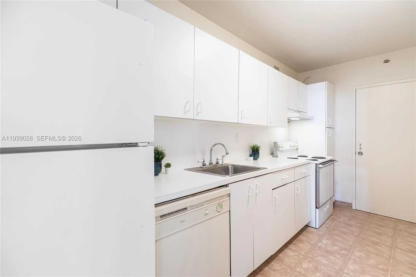 100 Lincoln Rd # 431, Miami Beach, FL 33139 photo 12