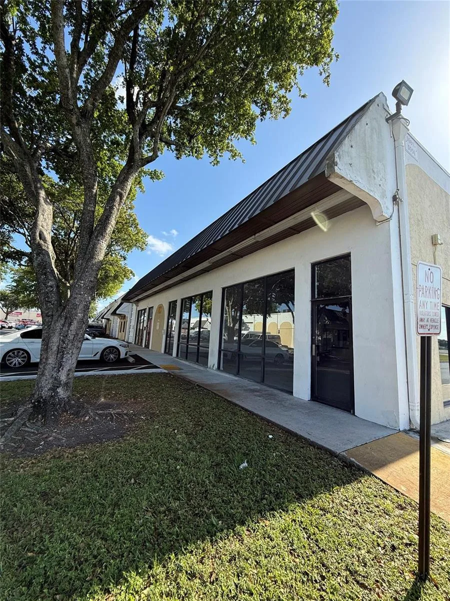 5853 SW 21st Street, West Park, FL 33023 photo 2