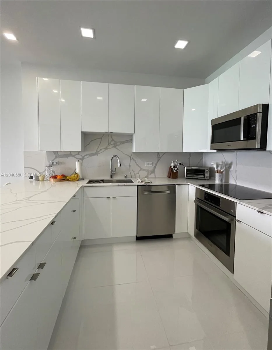 5701 Collins Ave # PH08, Miami Beach, FL 33140 photo 12