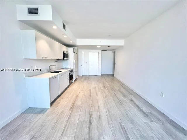 45 SW 9th St # 3009, Miami, FL 33130 photo 6