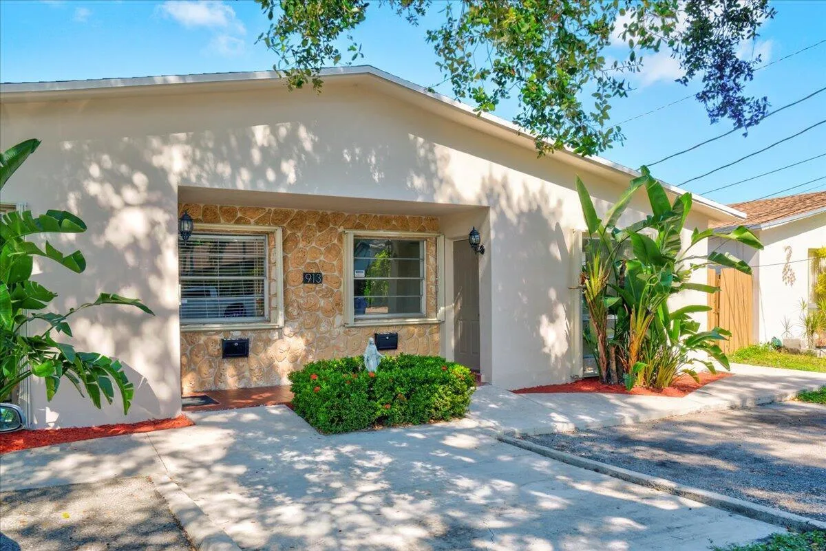 913 ORANGE Isle # B, Fort Lauderdale, FL 33315