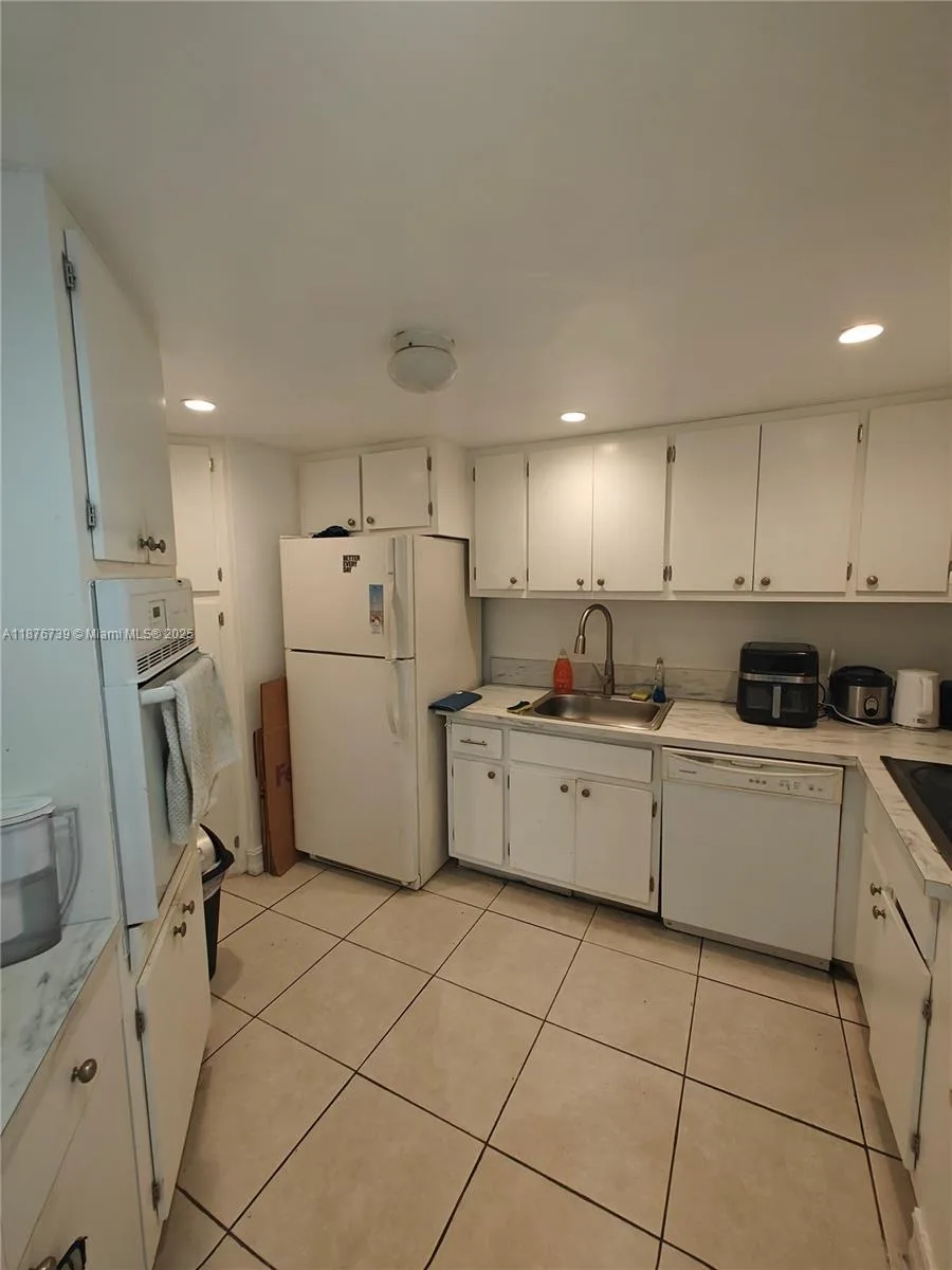 825 Brickell Bay Dr # 1042, Miami, FL 33131 photo 9