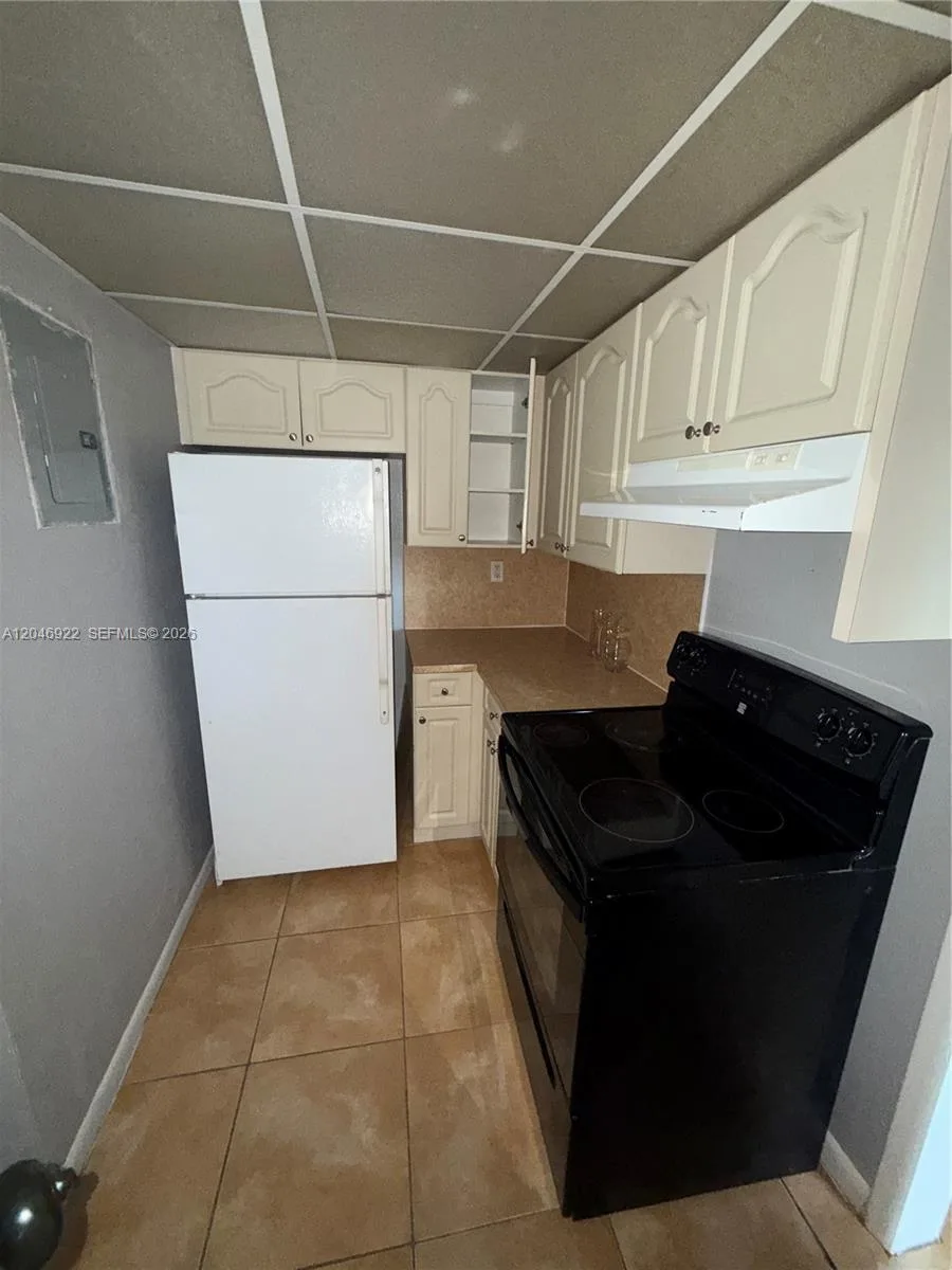 6960 Miami Gardens Dr # 2-431A, Hialeah, FL 33015