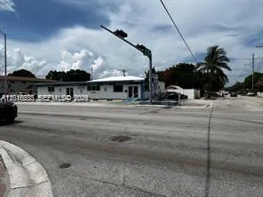 918 E 2nd Ave, Hialeah, FL 33010