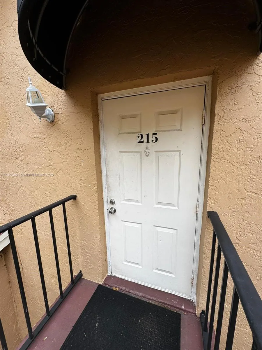 6023 10th Ave N # 215, Green Acres, FL 33463