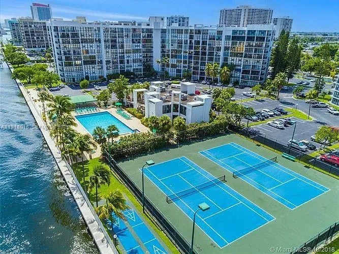 1000 Parkview Dr # 431, Hallandale Beach, FL 33009