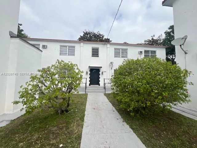 535 SW 7th St # 4, Miami, FL 33130