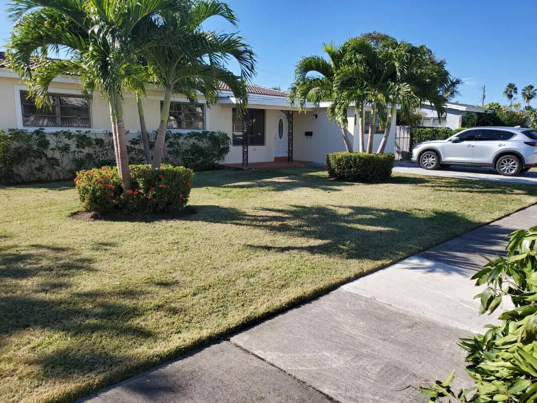 2460 NE 215th Street, Miami, FL 33180