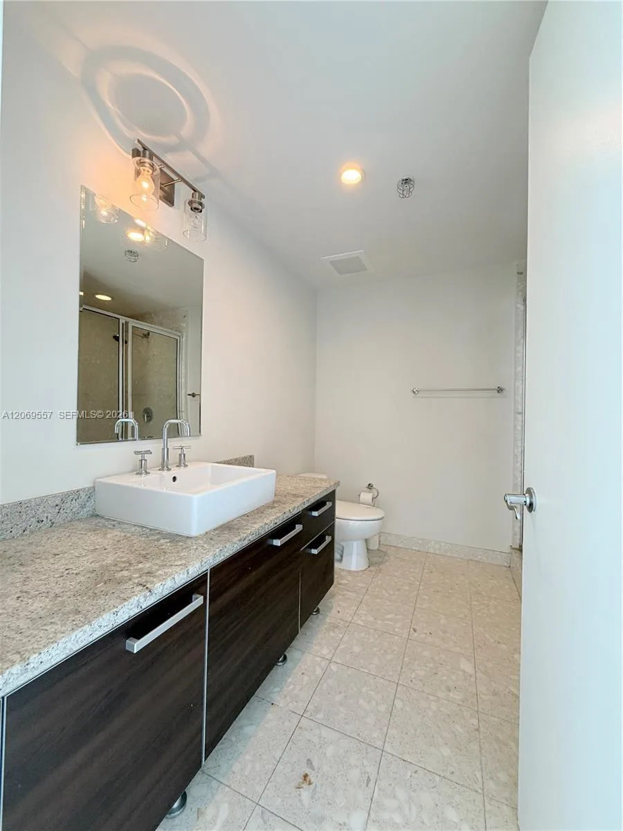 185 SW 7th St # 4100, Miami, FL 33130 photo 6