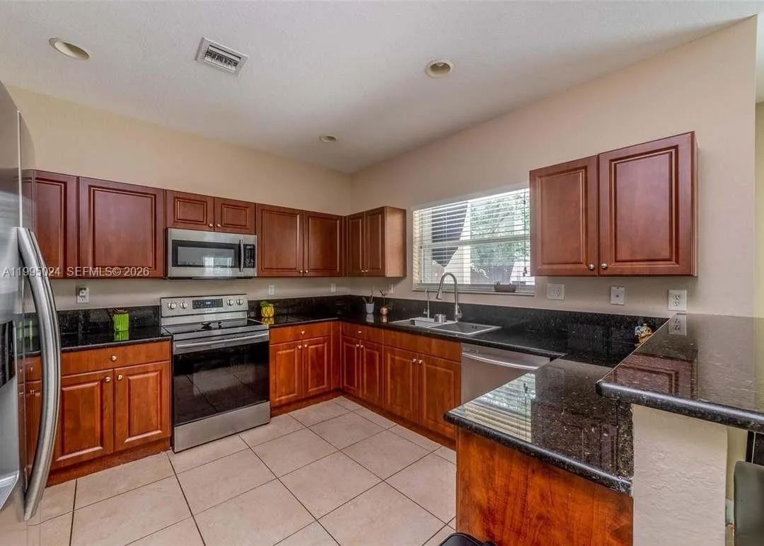 385 NE 36th Ave Rd, Homestead, FL 33033 photo 5