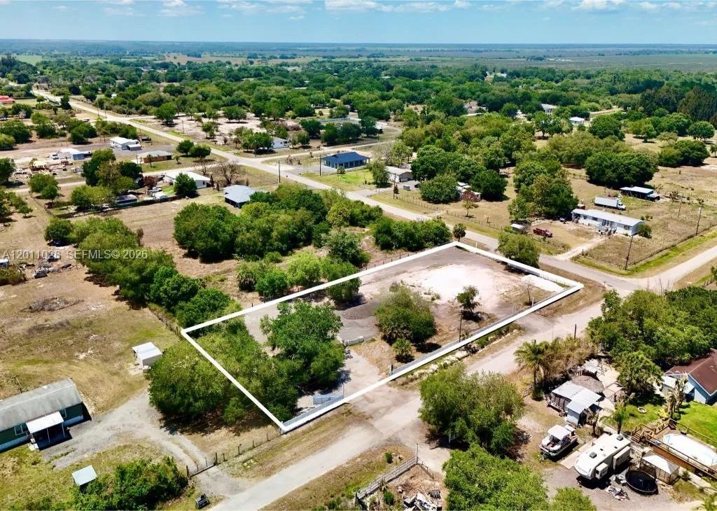 242 BALD CYPRESS AVE, Clewiston, FL 33440 photo 2