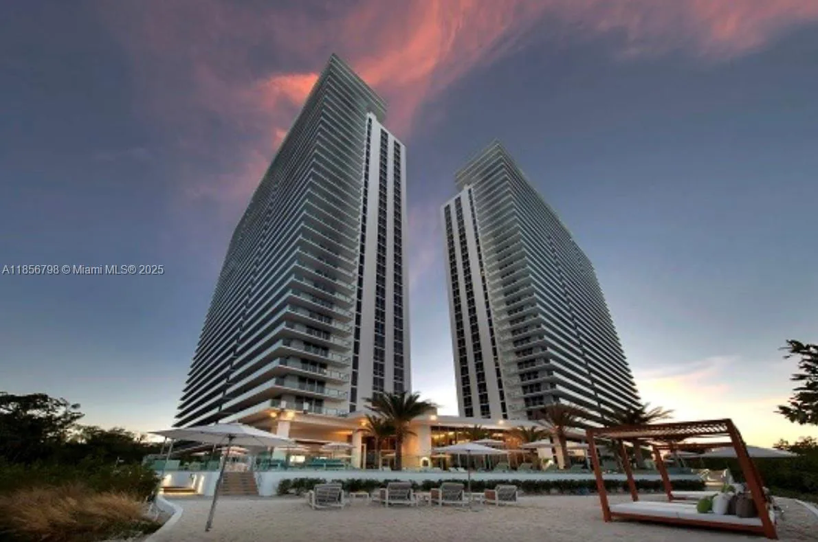16385 Biscayne Blvd # 2720, North Miami Beach, FL 33160