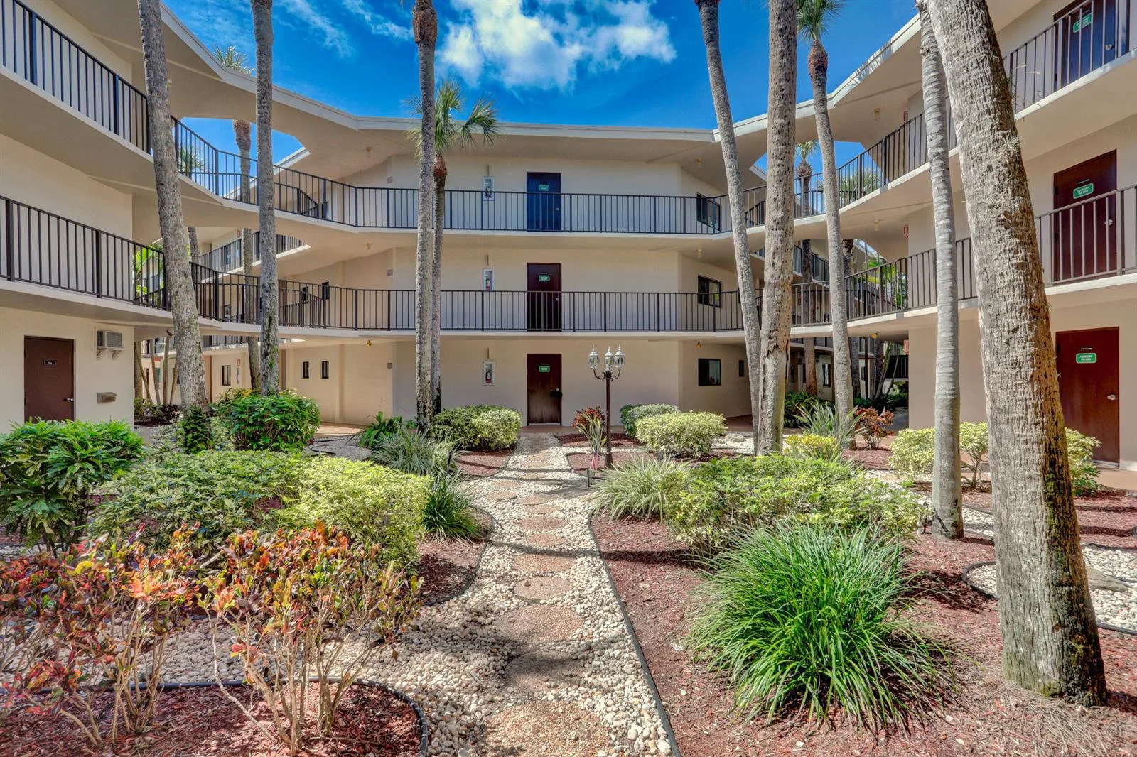 5370 Las Verdes Circle # 324, Delray Beach, FL 33484