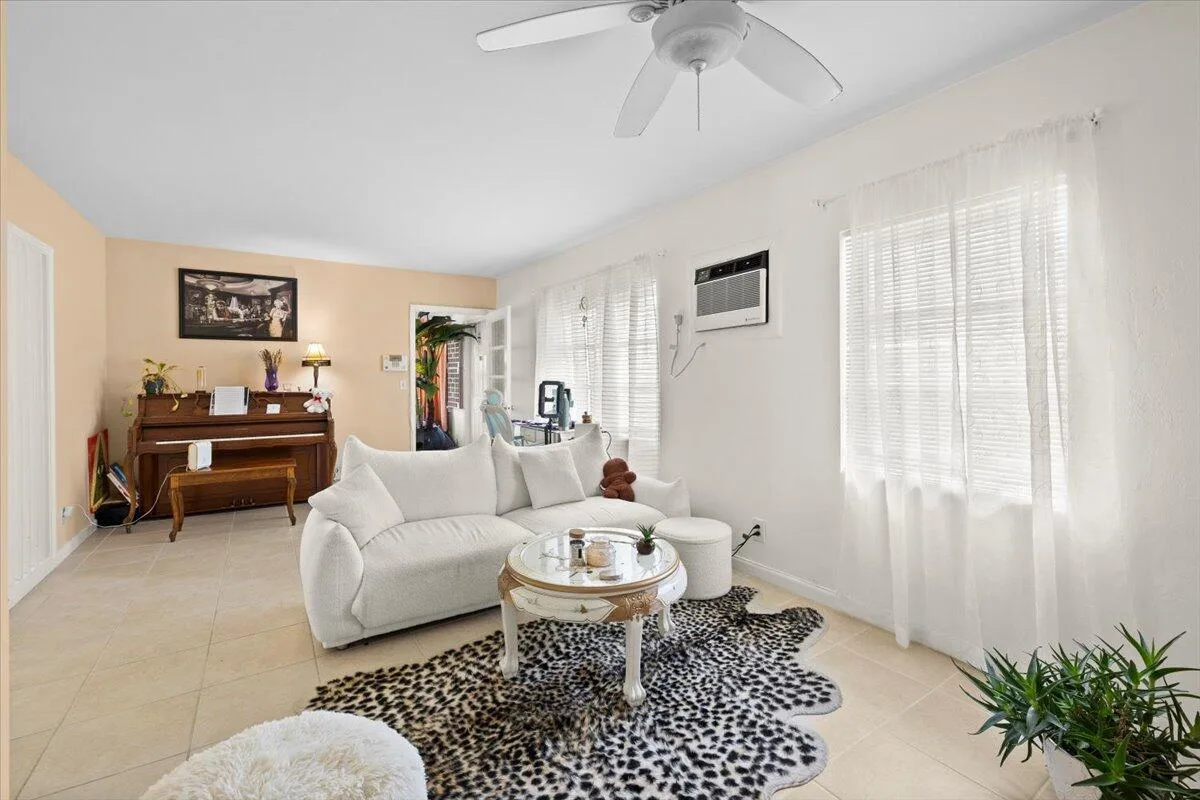 327 S Ocean Breeze # 1, Lake Worth, FL 33460
