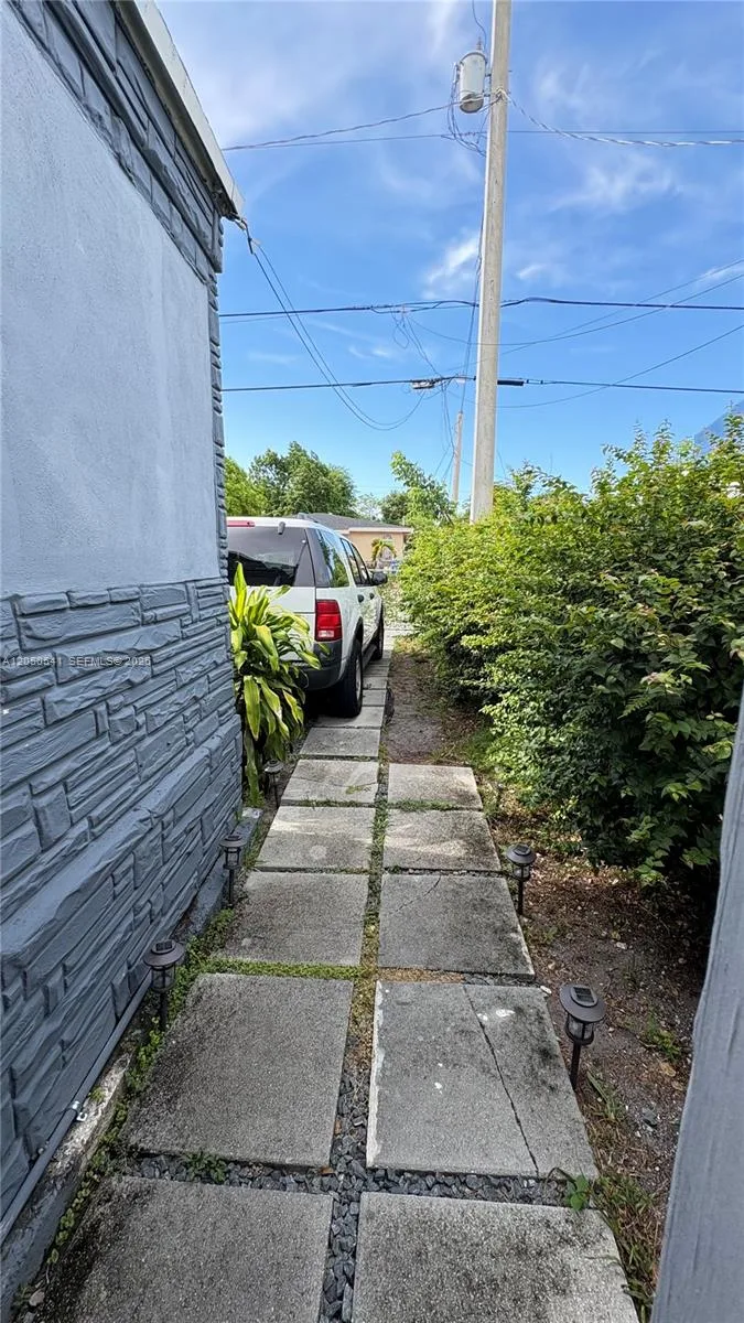 2254 NW NW 3rd Street # 1, Miami, FL 33125