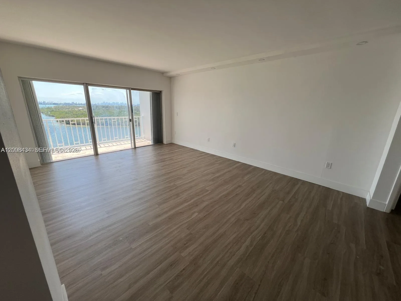 500 Bayview Dr # 1120, Sunny Isles Beach, FL 33160 photo 13