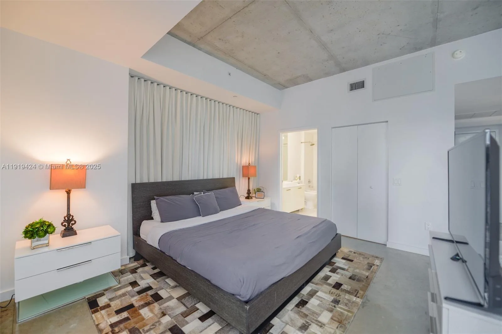 151 SE 1st St # 3403, Miami, FL 33131 photo 11