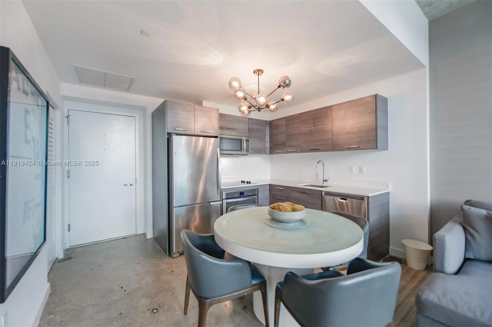 151 SE 1st St # 3403, Miami, FL 33131 photo 5