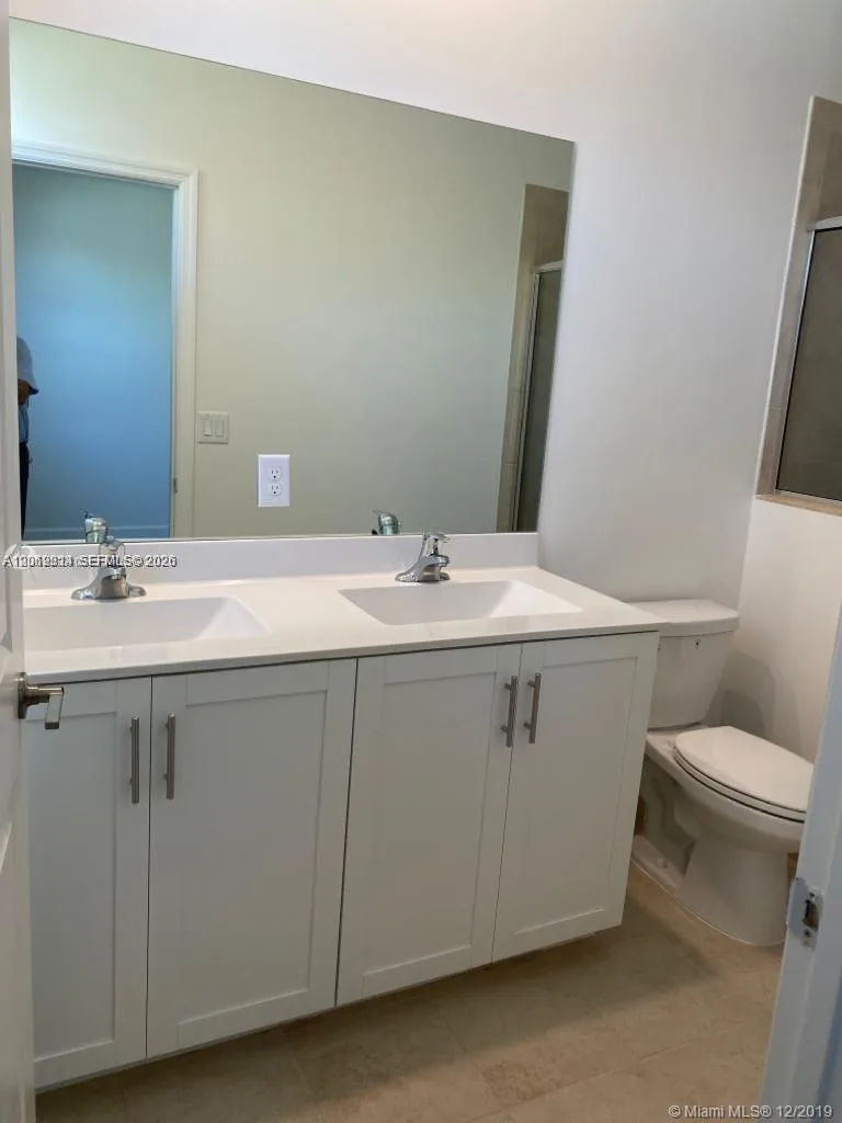 388 NE 208th Ter, Miami, FL 33179 photo 10