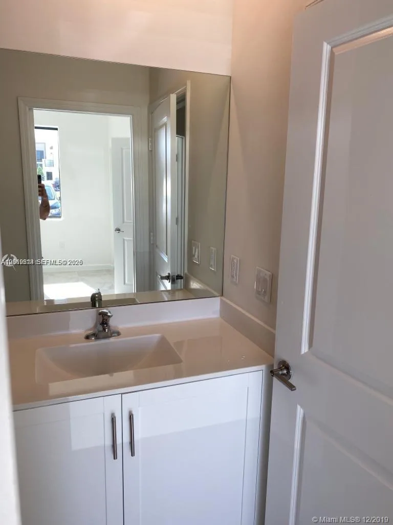 388 NE 208th Ter, Miami, FL 33179 photo 11