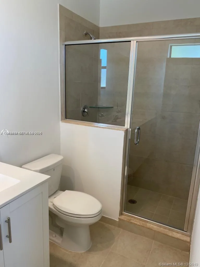 388 NE 208th Ter, Miami, FL 33179 photo 12