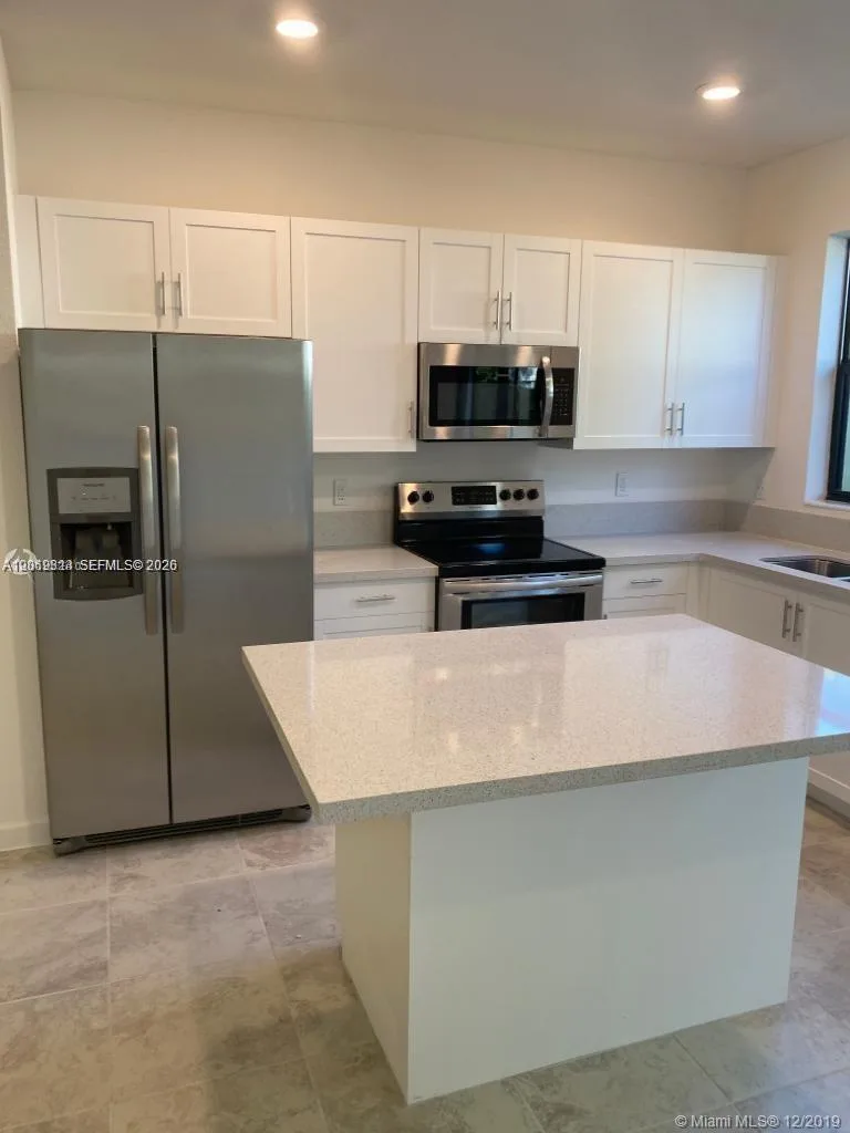 388 NE 208th Ter, Miami, FL 33179 photo 3