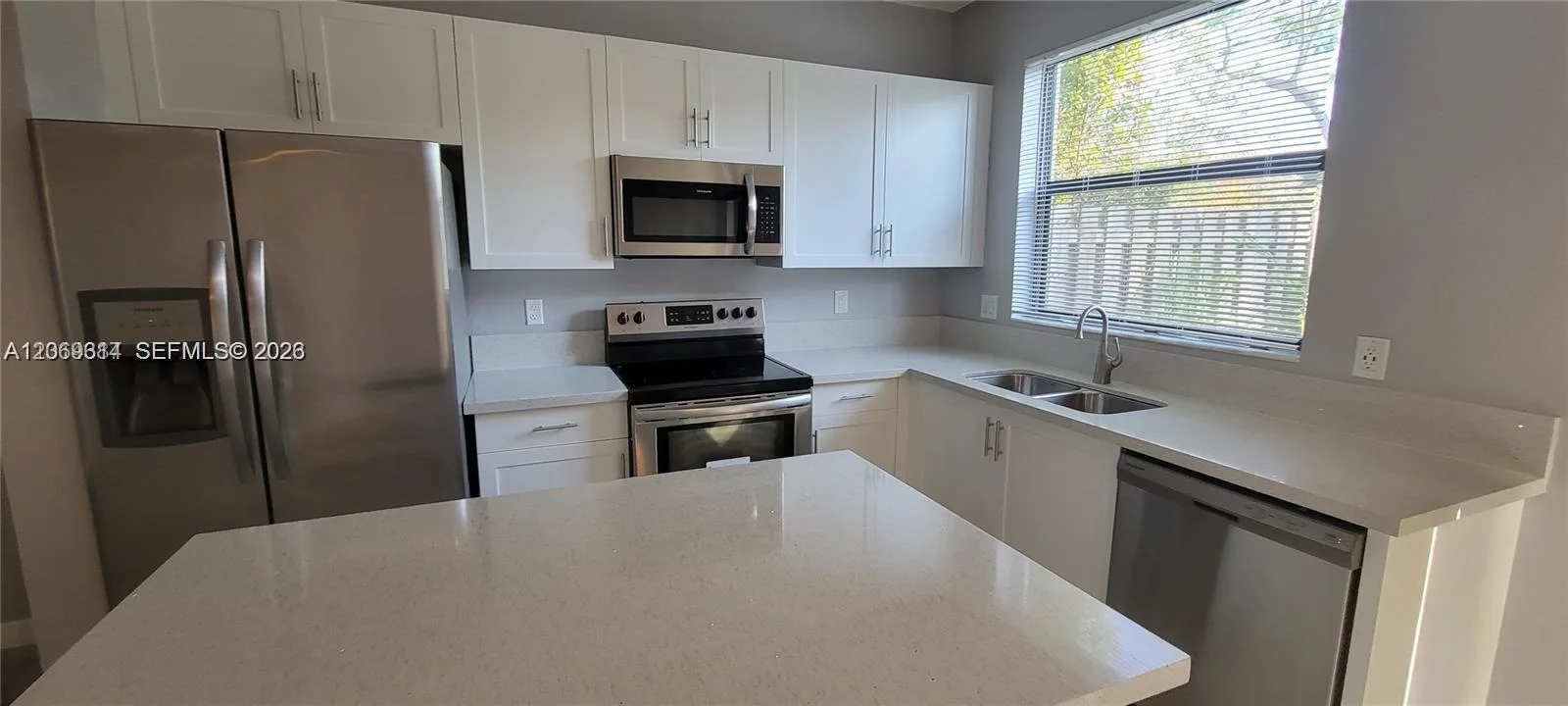 388 NE 208th Ter, Miami, FL 33179 photo 4