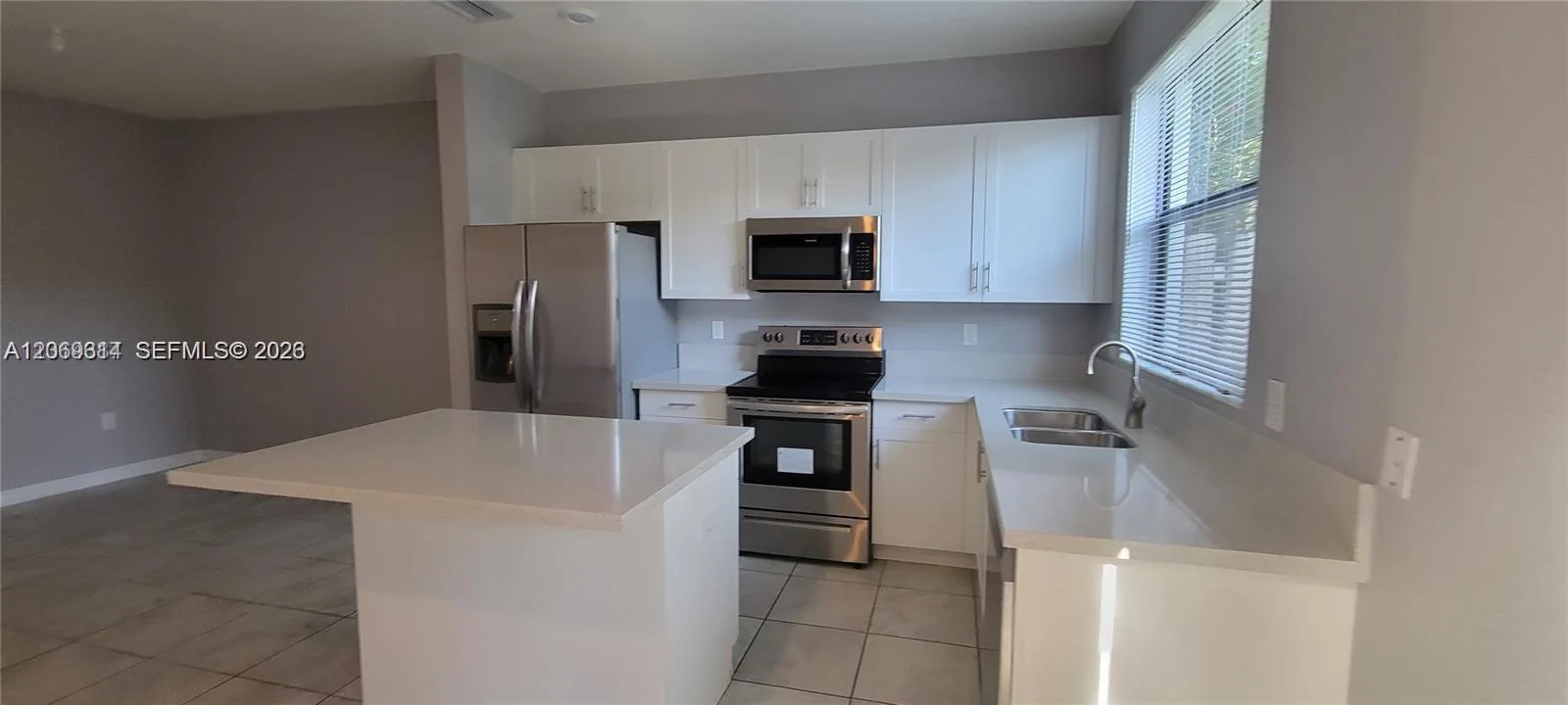 388 NE 208th Ter, Miami, FL 33179 photo 5