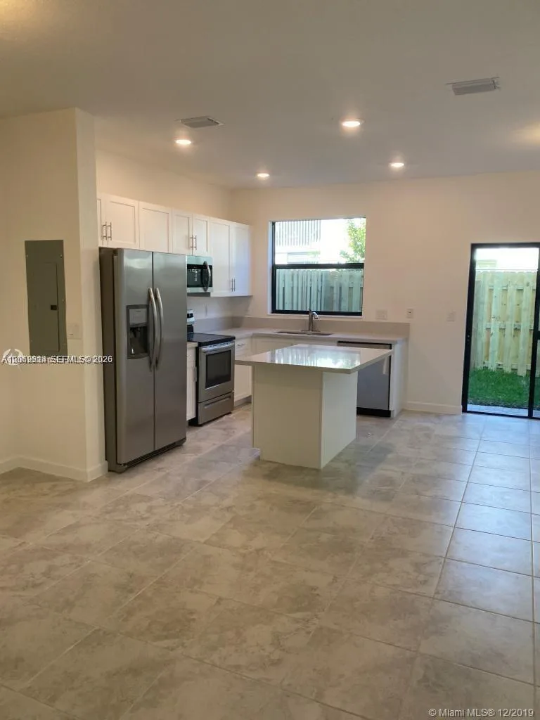 388 NE 208th Ter, Miami, FL 33179 photo 6