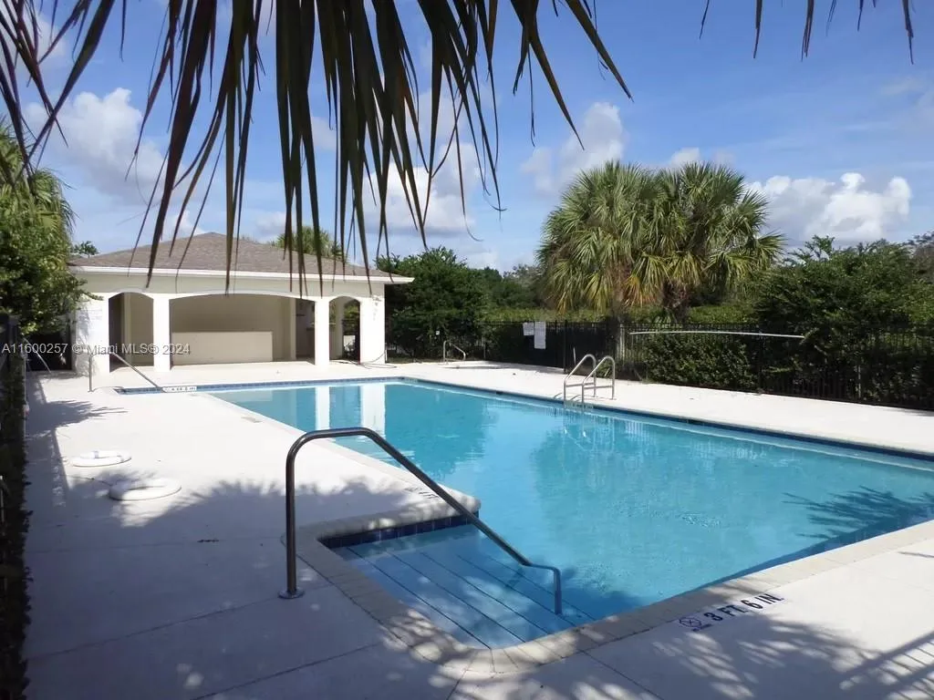 1002 Alicante Ct, Sebring, FL 33870 photo 2