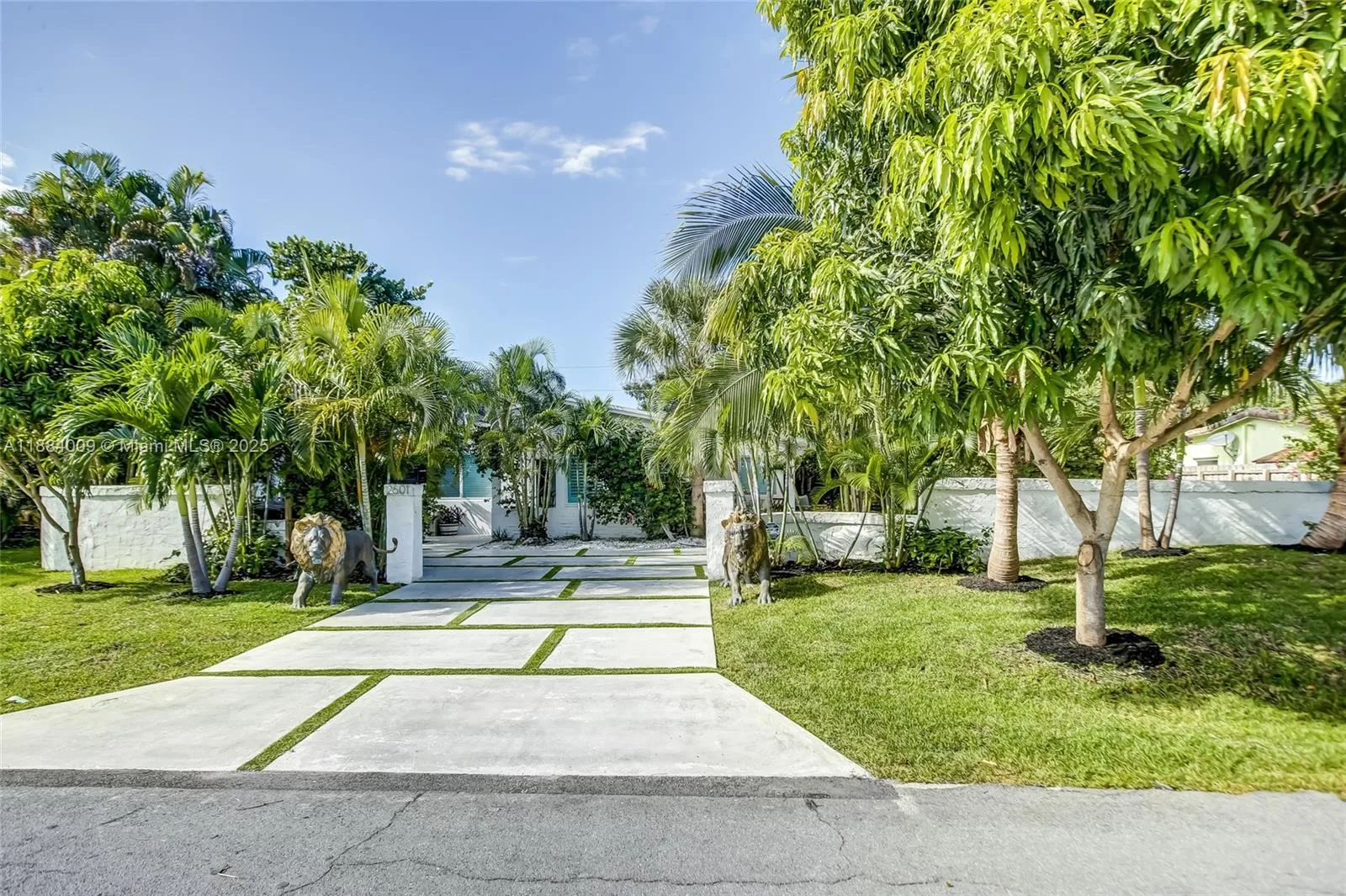 2601 NE 11th Ct, Fort Lauderdale, FL 33304