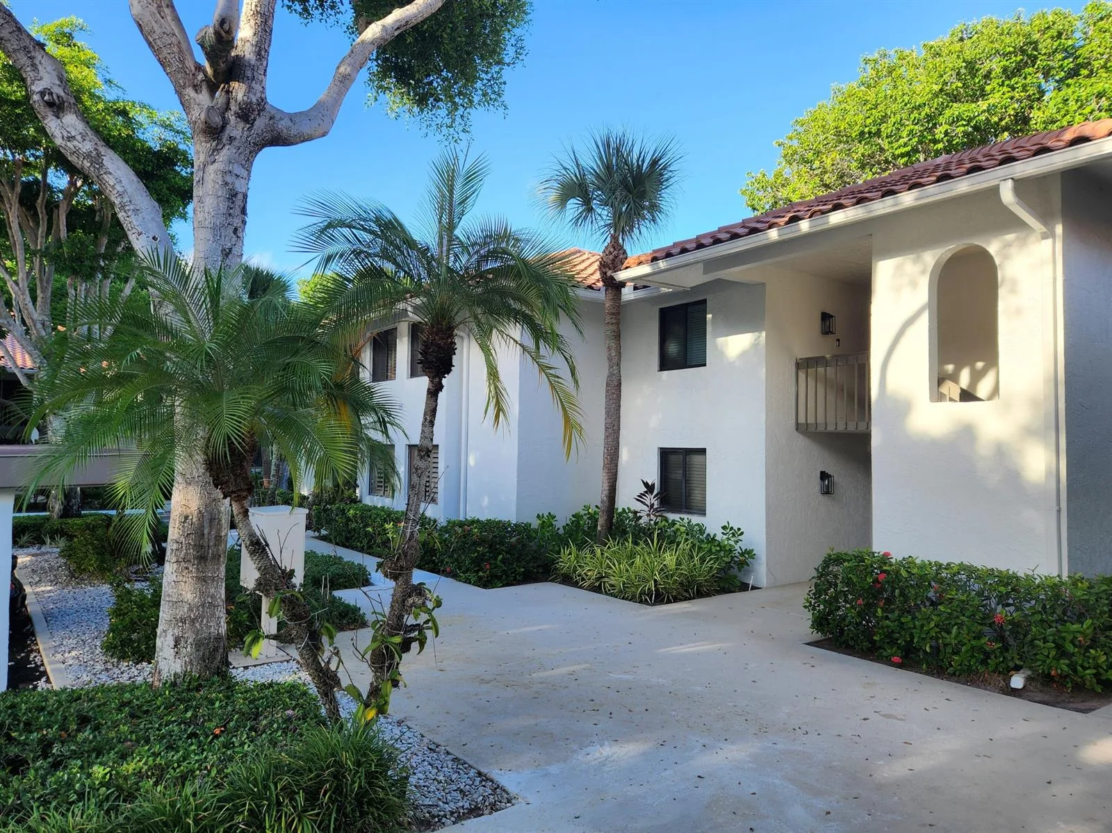 30 PELICAN POINTE Drive # 201, Delray Beach, FL 33483