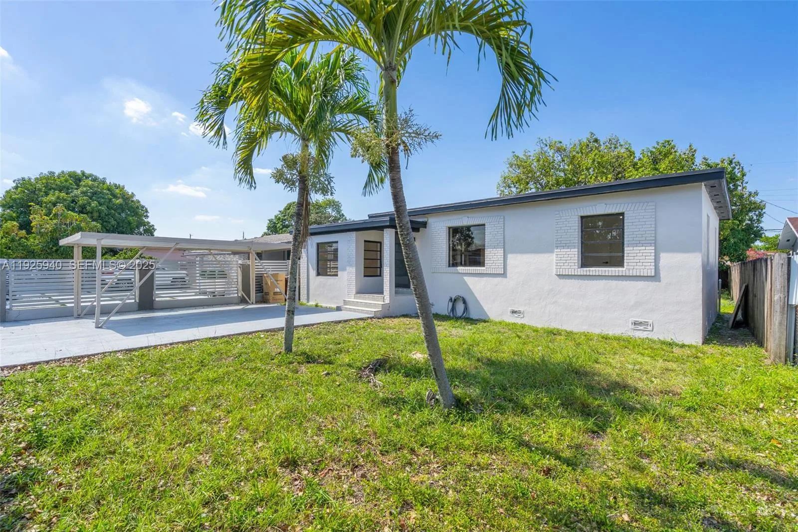 739 W 30th St, Hialeah, FL 33012 — zdjęcie 2