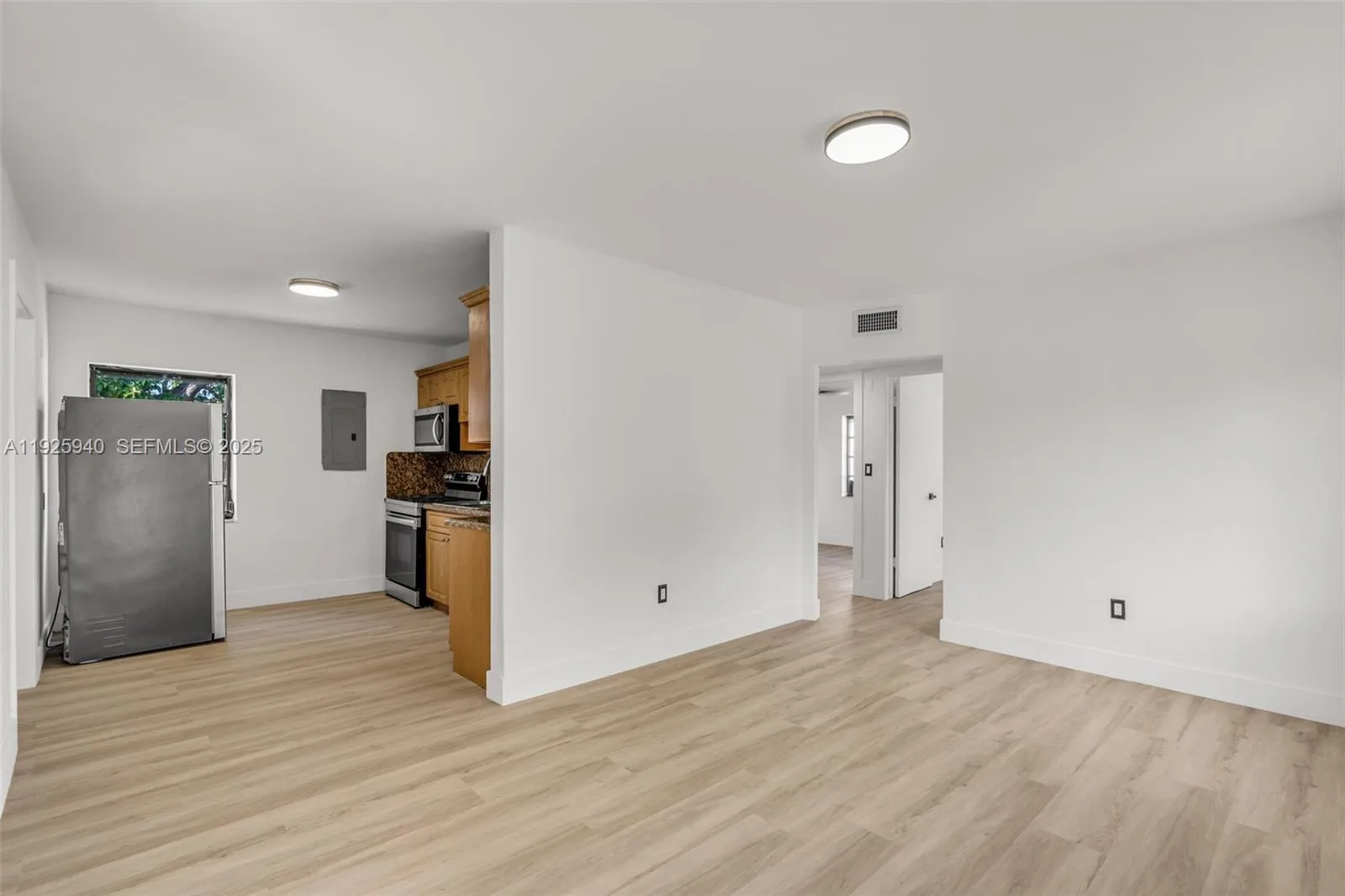 739 W 30th St, Hialeah, FL 33012 — zdjęcie 3