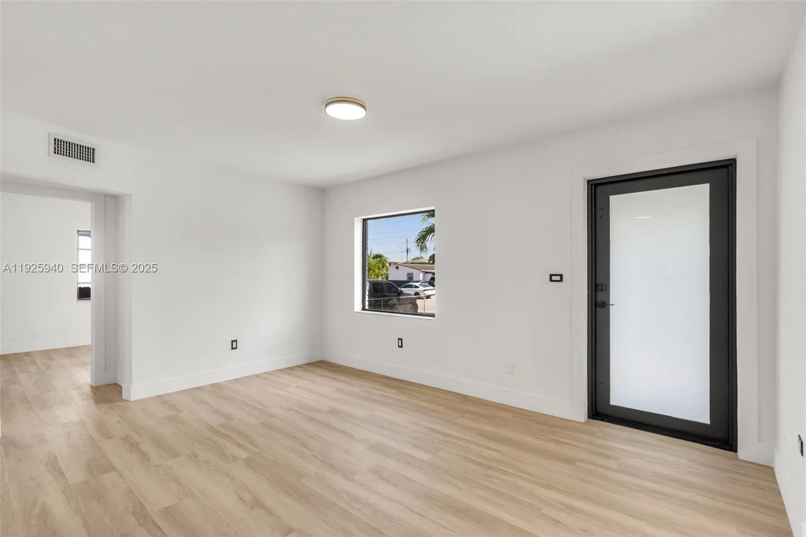739 W 30th St, Hialeah, FL 33012 — zdjęcie 4