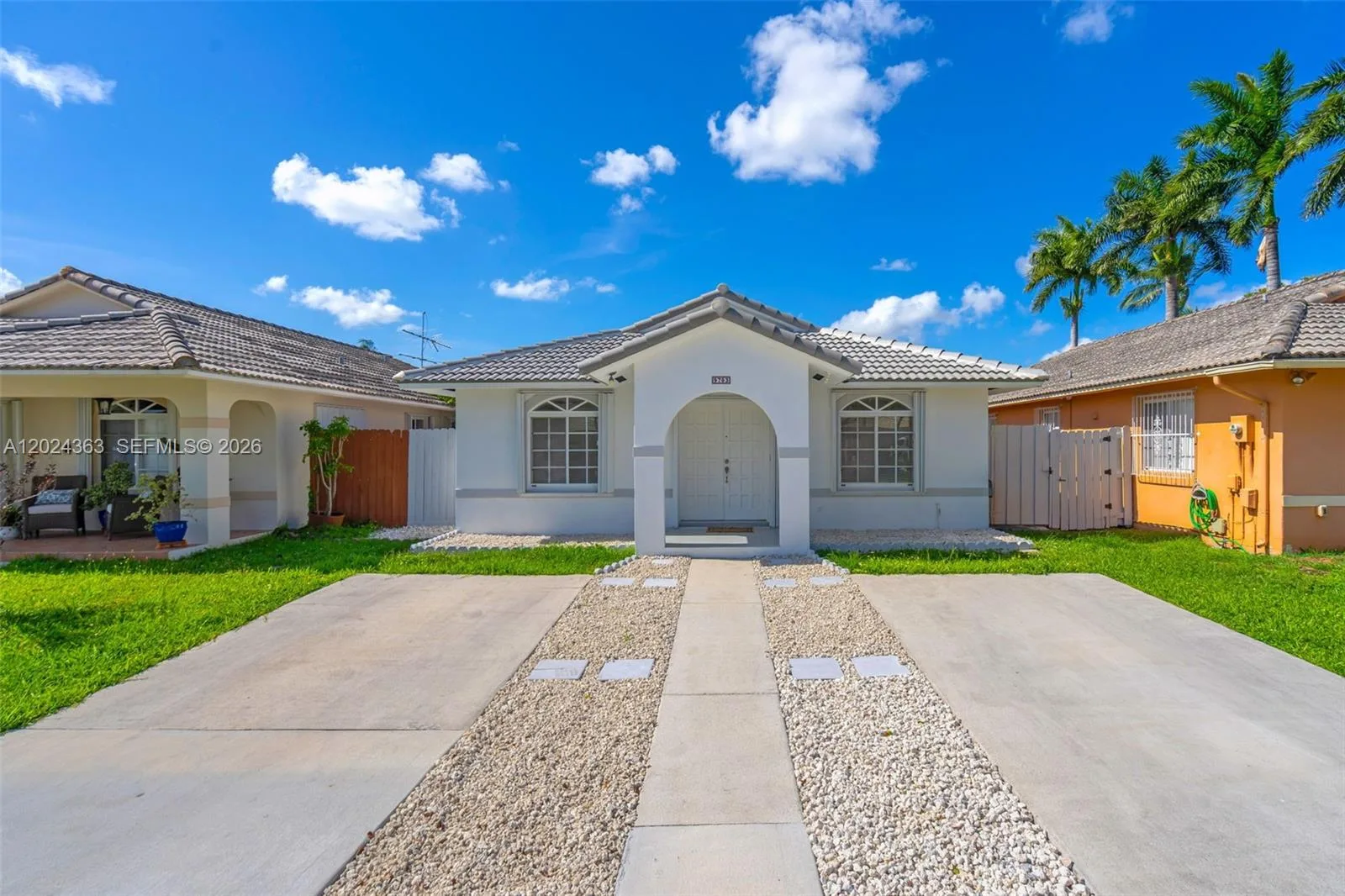 9703 NW 127th St, Hialeah Gardens, FL 33018