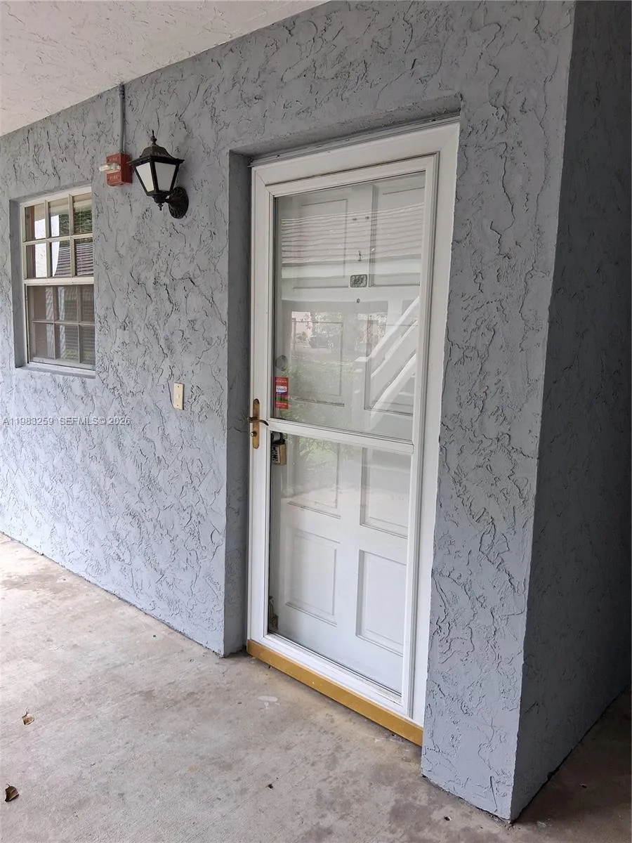 7556 Stirling Rd # 123, Davie, FL 33024