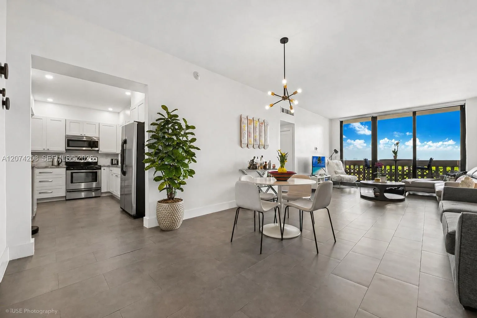 90 Edgewater Dr # PH11, Coral Gables, FL 33133